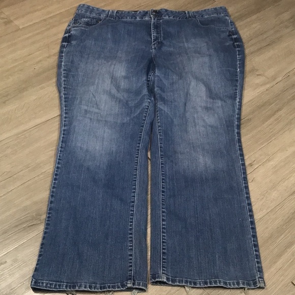 Lane Bryant Medium Wash “Straight Leg” 5pkt style Jeans size 26 - Picture 5 of 9